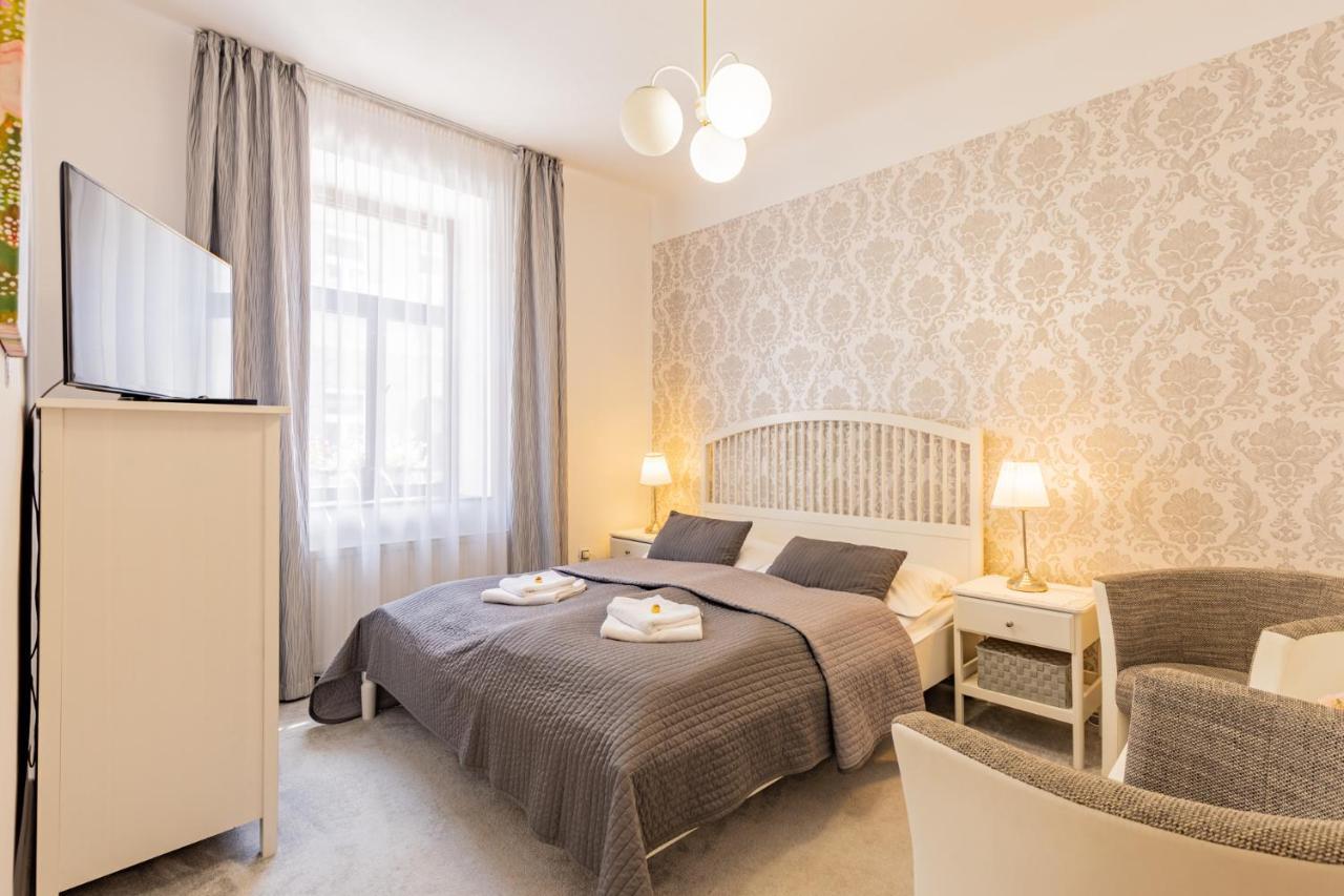 Hotel Amadeus Ceske Budejovice Bagian luar foto