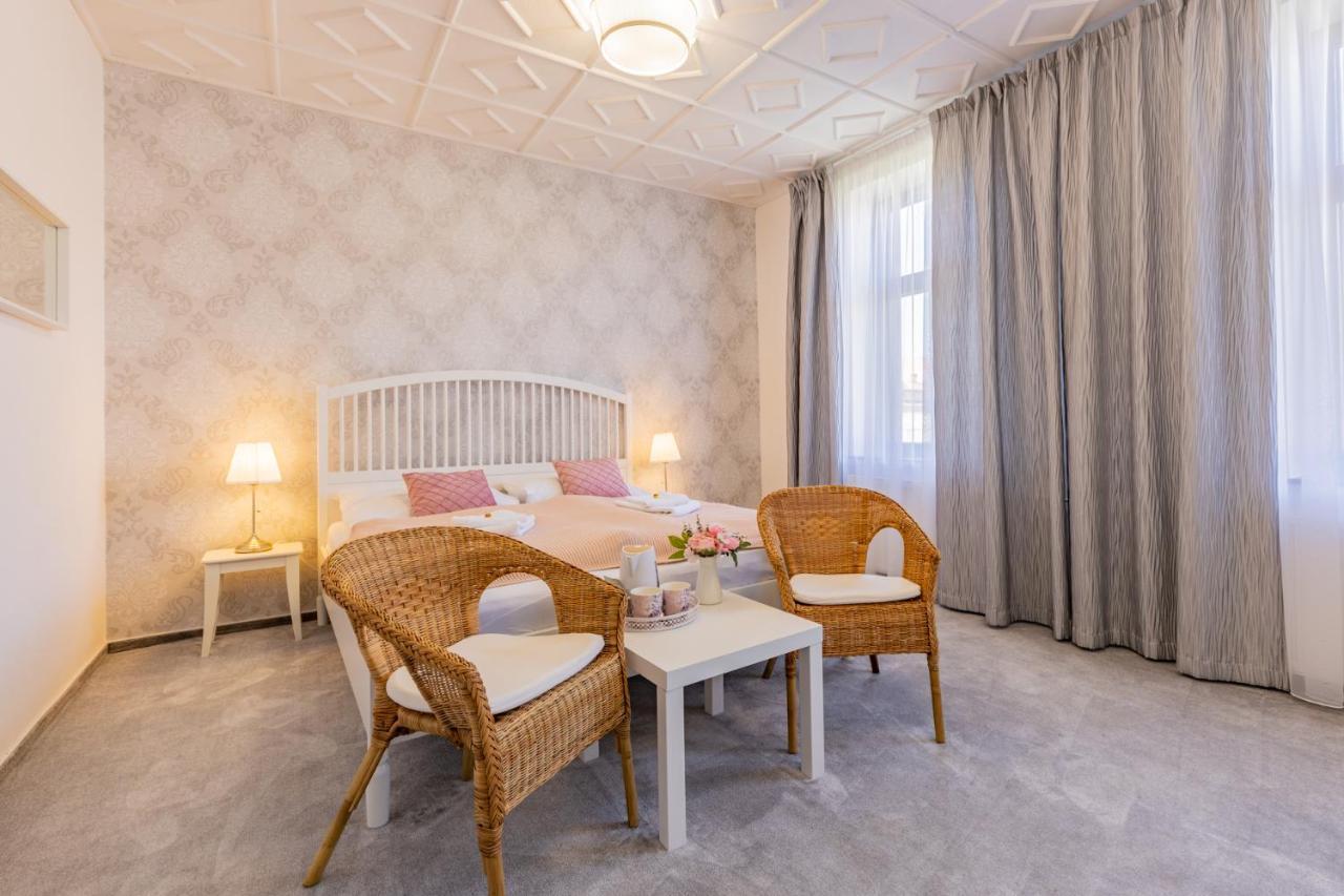 Hotel Amadeus Ceske Budejovice Bagian luar foto