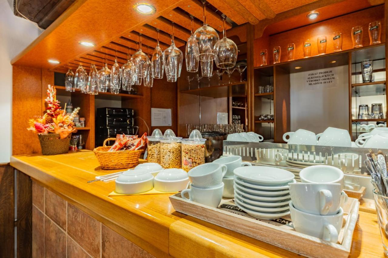 Hotel Amadeus Ceske Budejovice Bagian luar foto