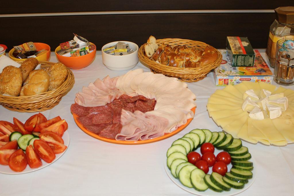 Hotel Amadeus Ceske Budejovice Bagian luar foto