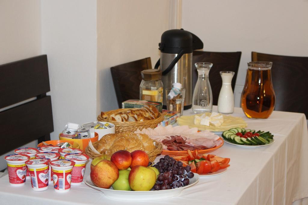 Hotel Amadeus Ceske Budejovice Bagian luar foto