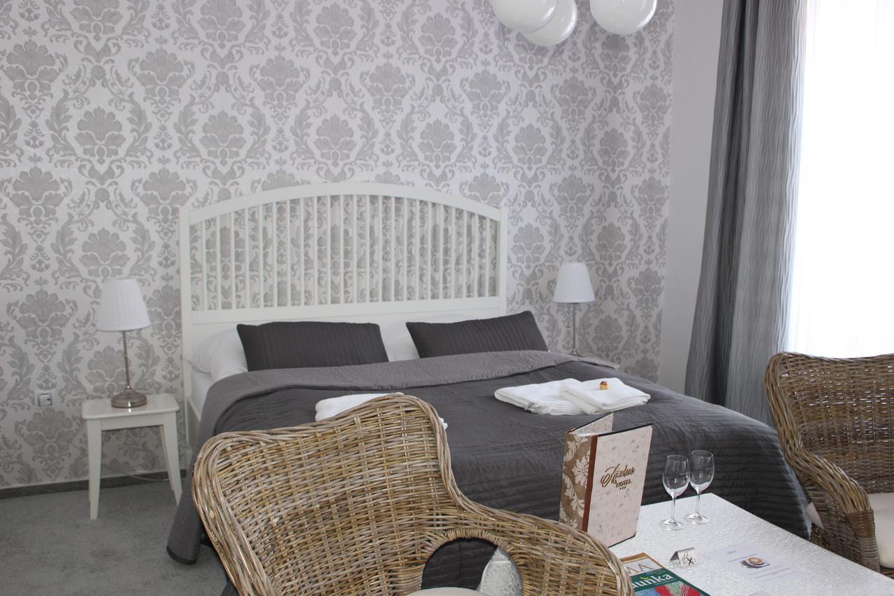 Hotel Amadeus Ceske Budejovice Bagian luar foto