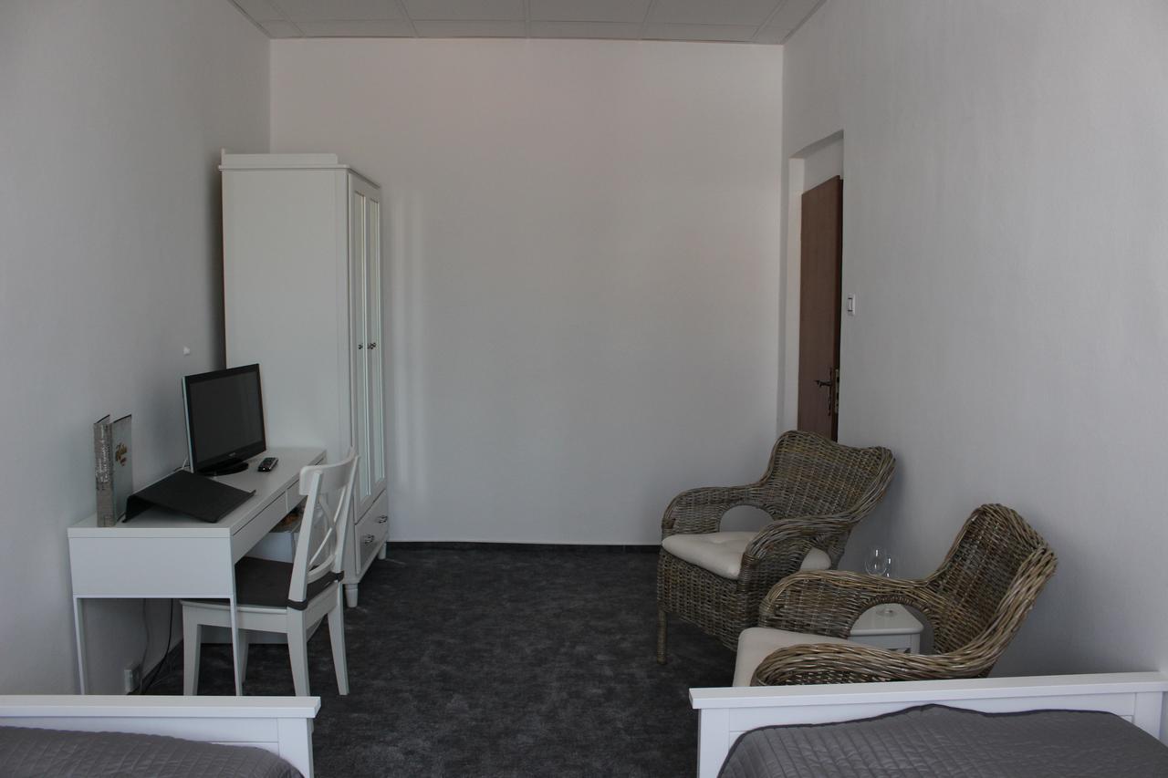 Hotel Amadeus Ceske Budejovice Bagian luar foto